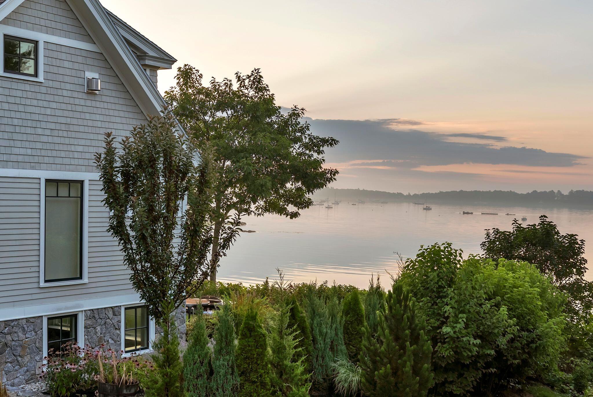 32 Edgewater Road