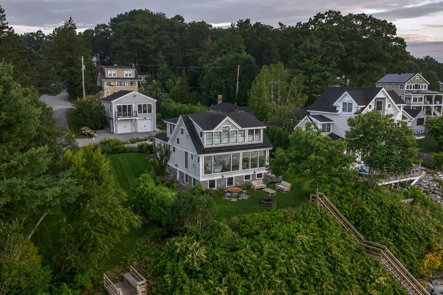 32 Edgewater Road