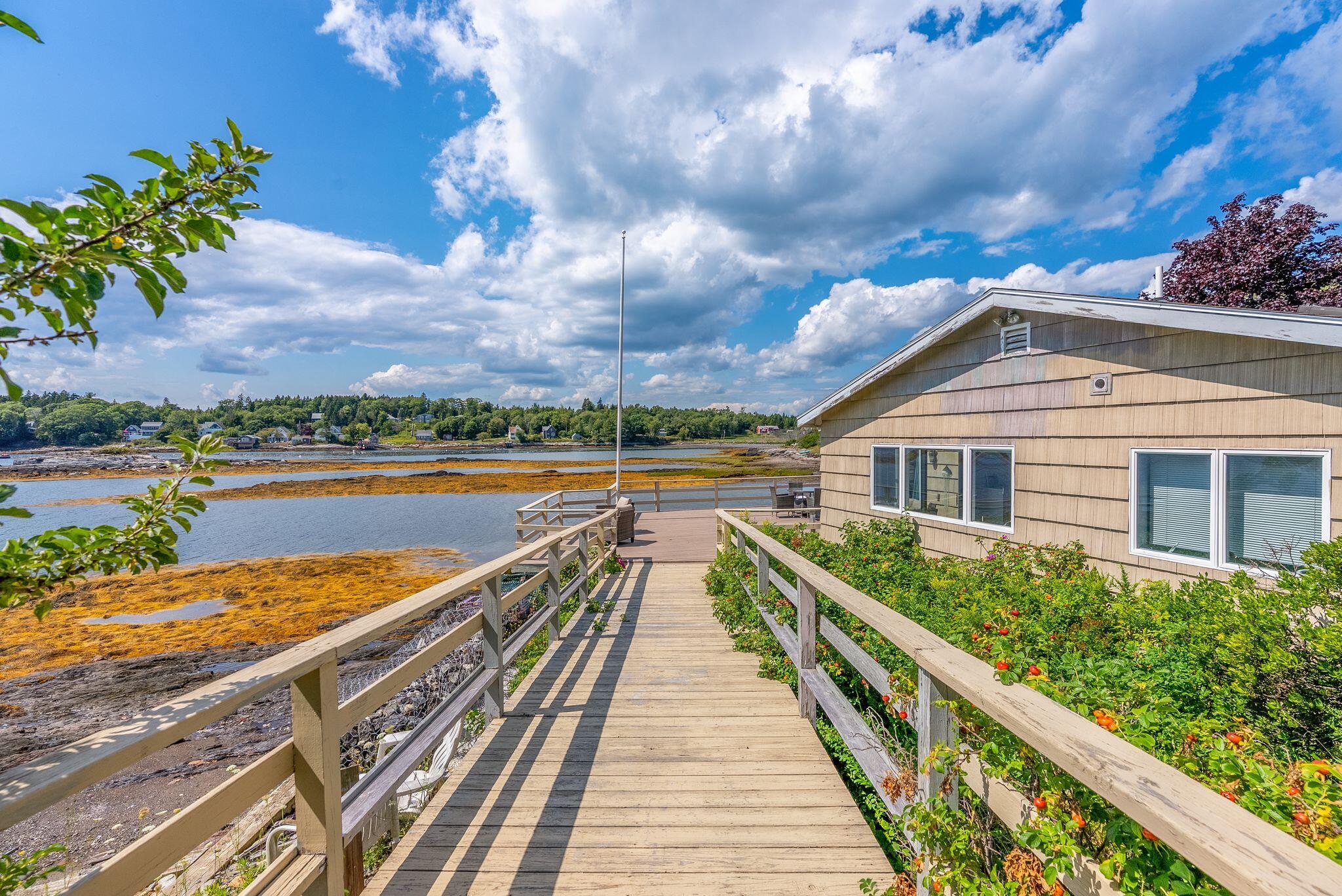 195 Beach Road
