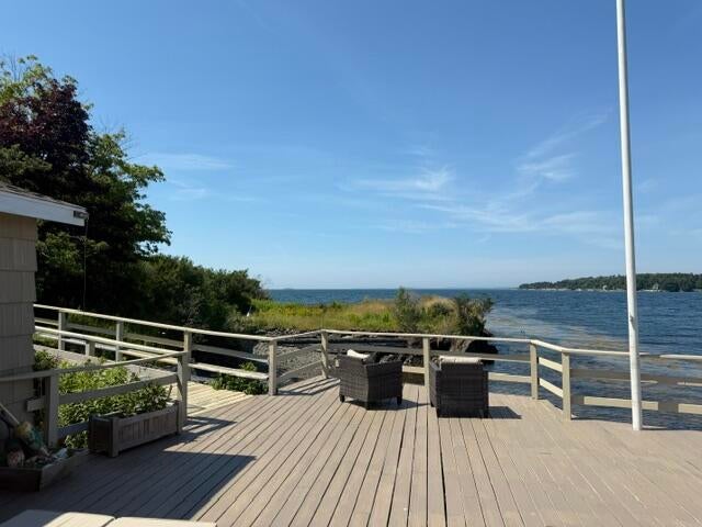 195 Beach Road