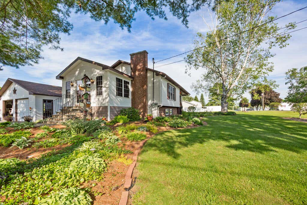 Photo of 33 Andrea Avenue, Benton, ME 04901 (MLS # 1667217)