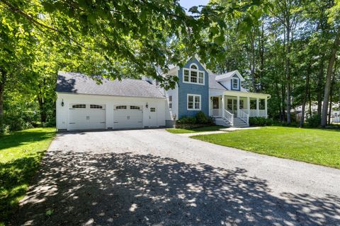 Photo of 5 Bayberry Lane, Cape Elizabeth, ME 04107 (MLS # 1668332)