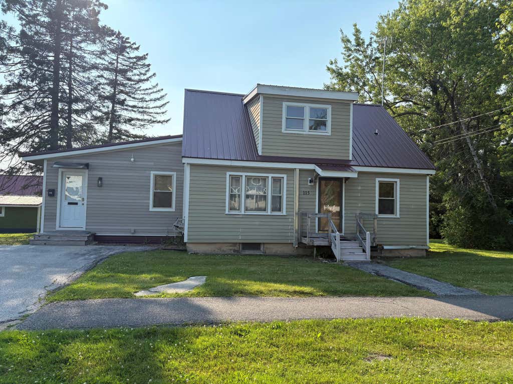 Photo of 115 Parkway N, Brewer, ME 04412 (MLS # 1669594)