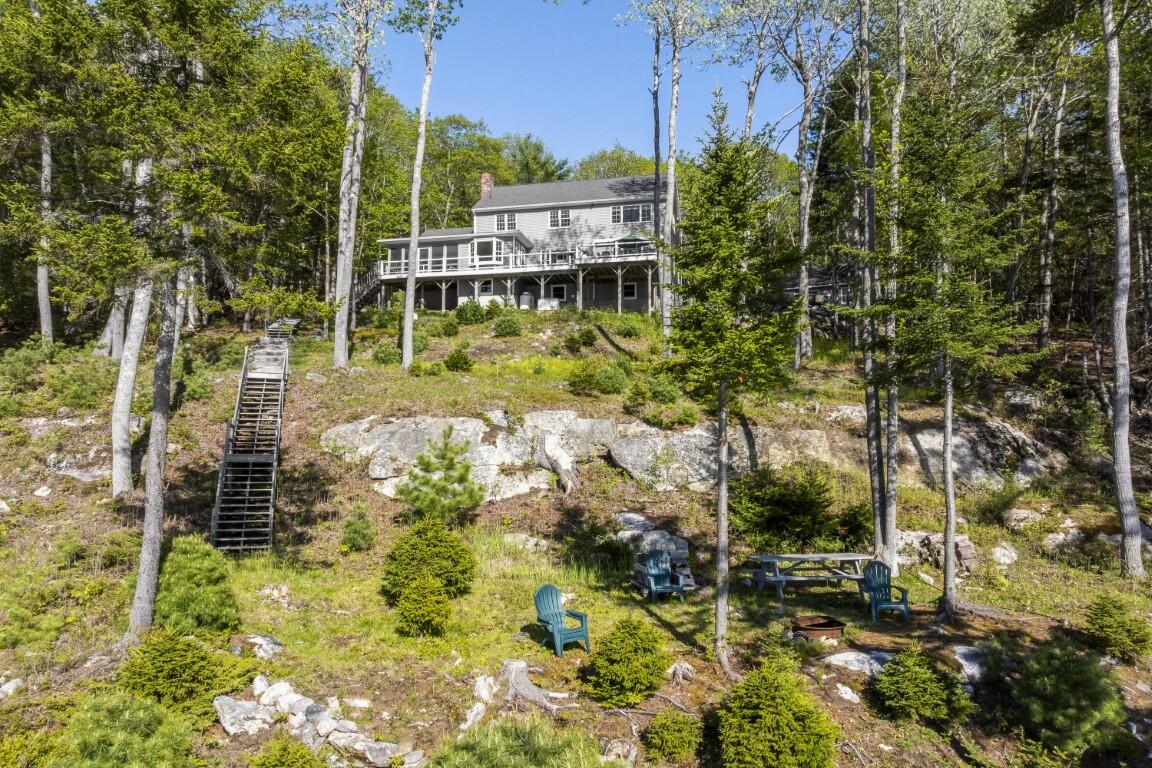 564 West Side Road