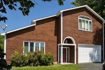 23 Orchard Circle Lewiston ME 04240