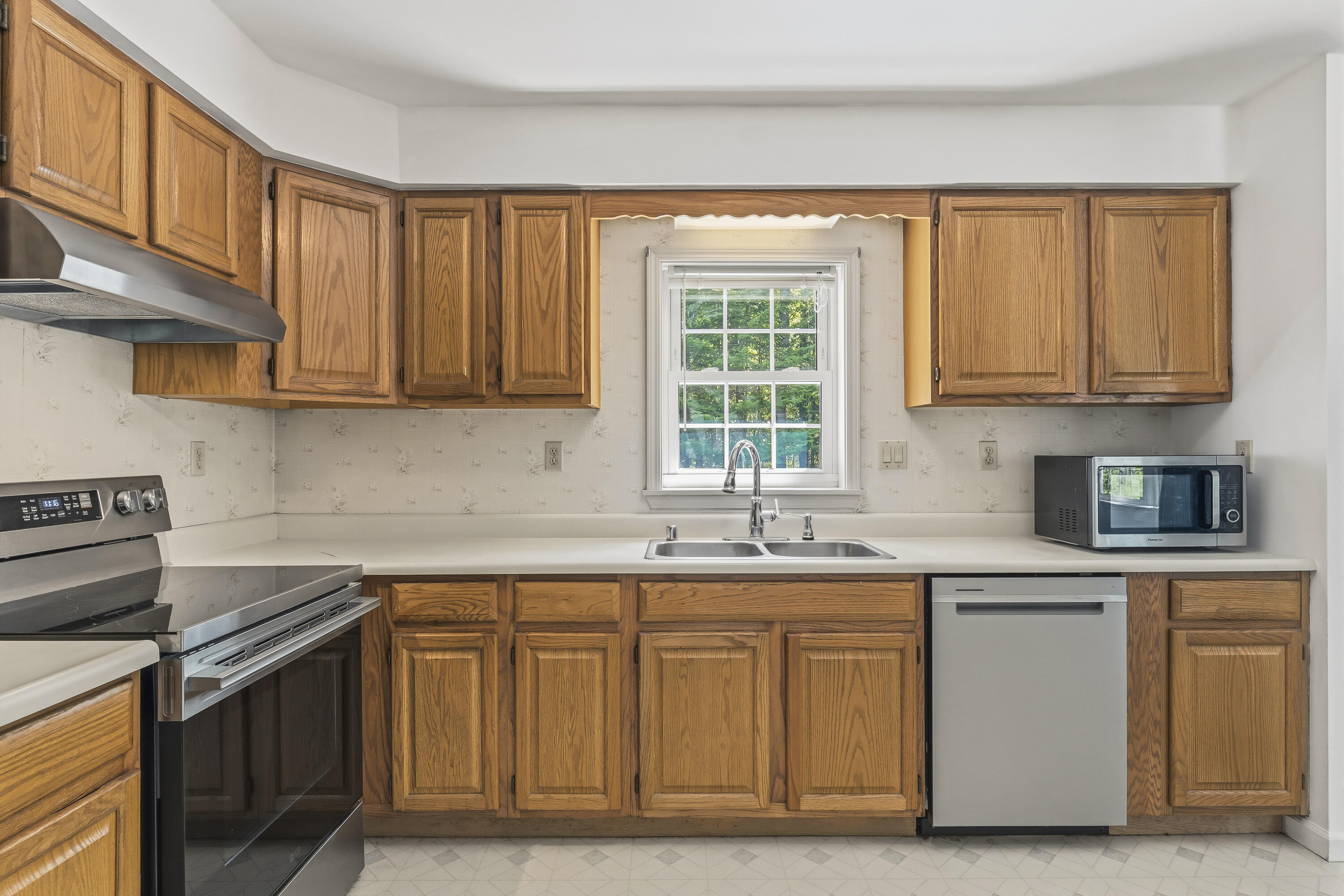 10 Basswood Road