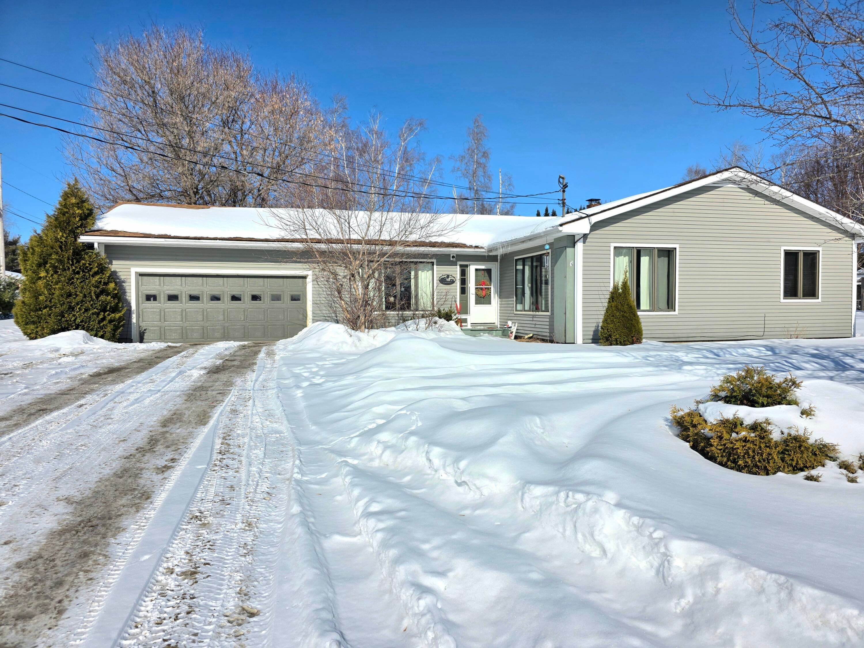7 Lynn Drive