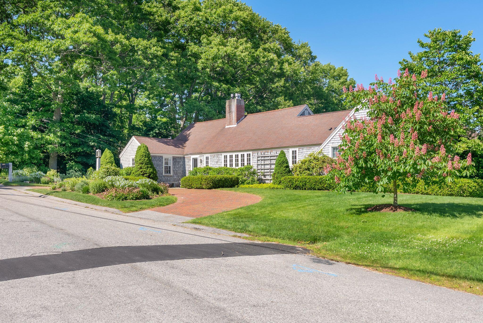 1 Ledgewood Lane
