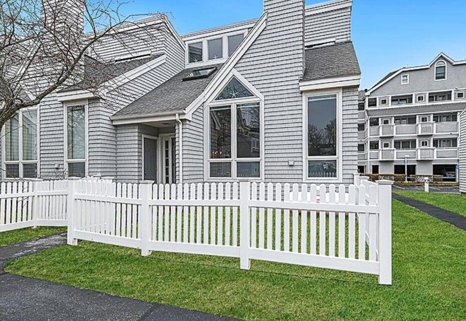 10 Ocean House Way 10