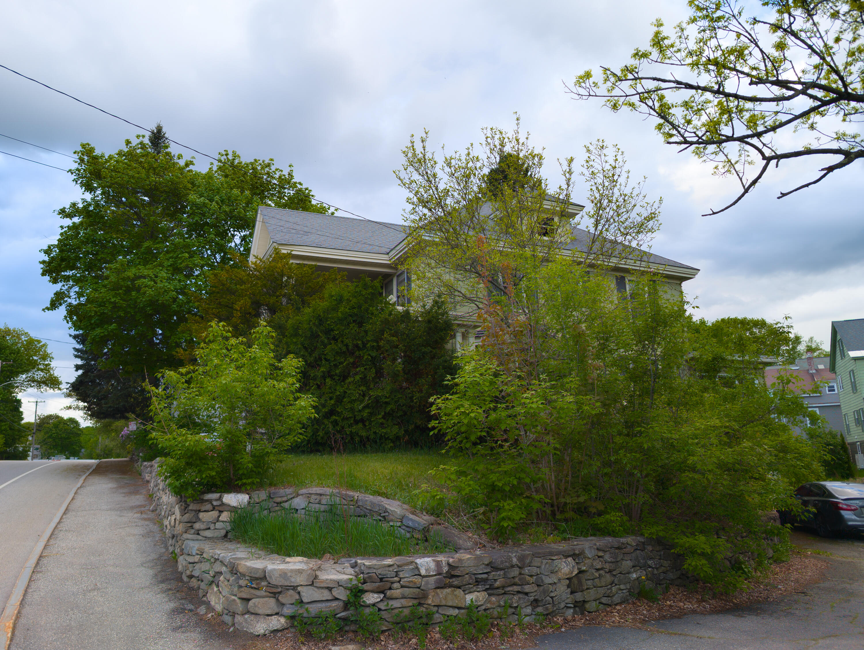 325 Court Street