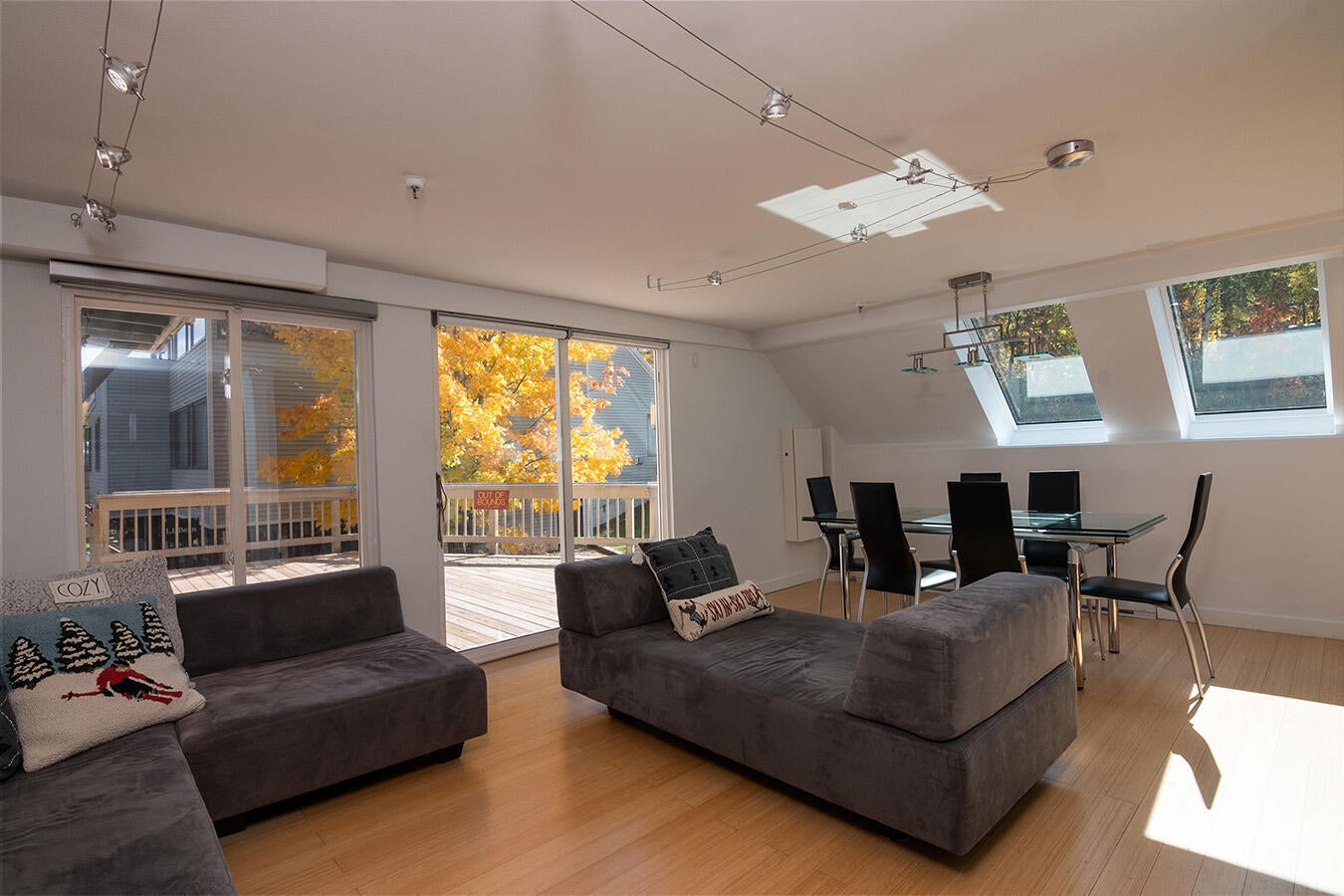 3002 Main Street 3002