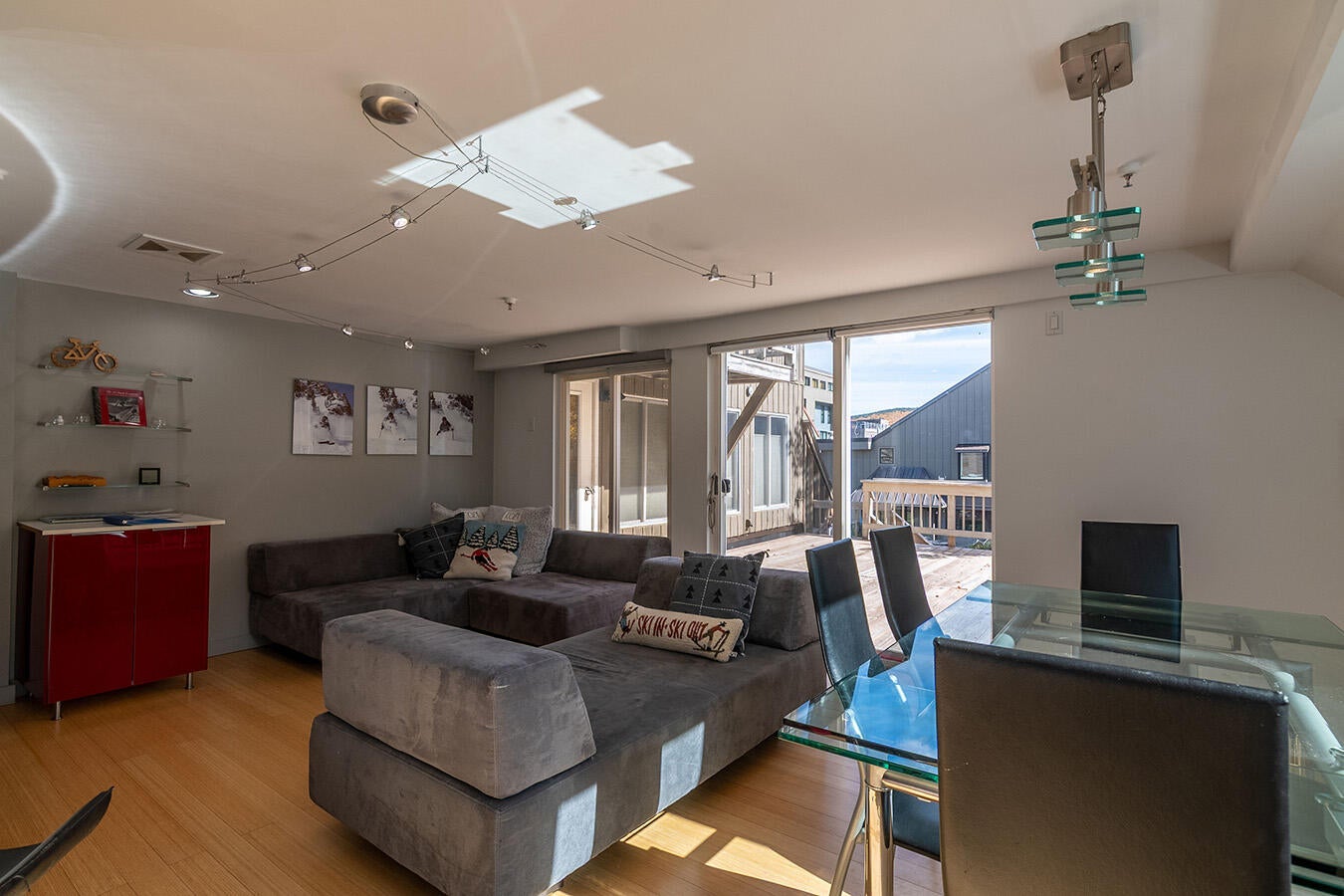 3002 Main Street 3002