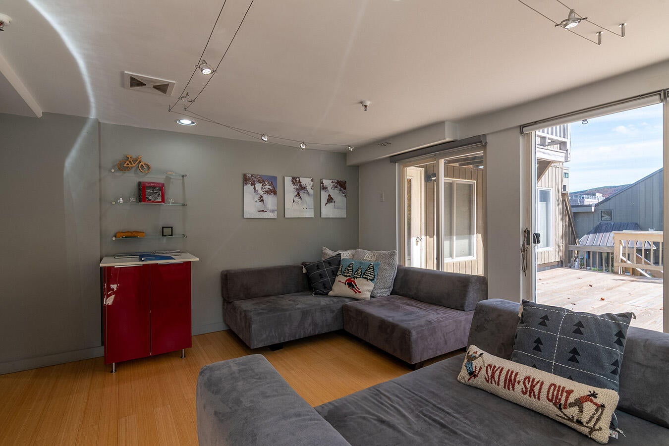 3002 Main Street 3002