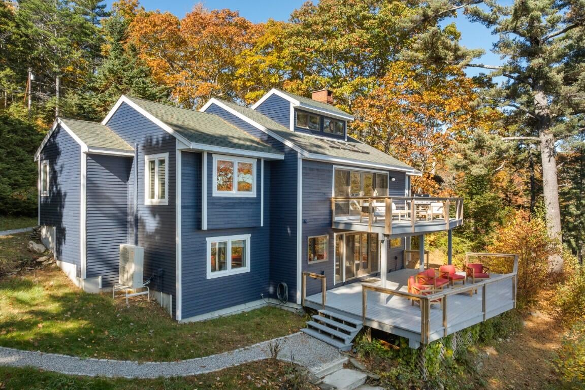 18 Crest Avenue