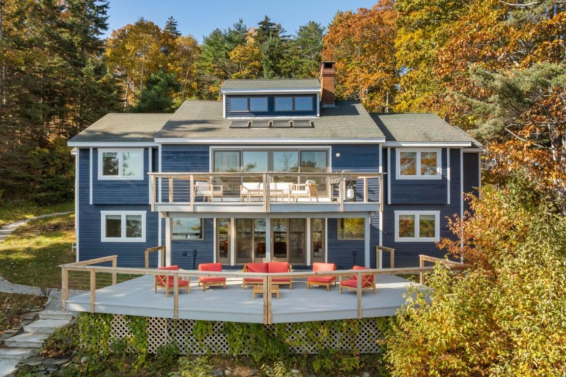 18 Crest Avenue