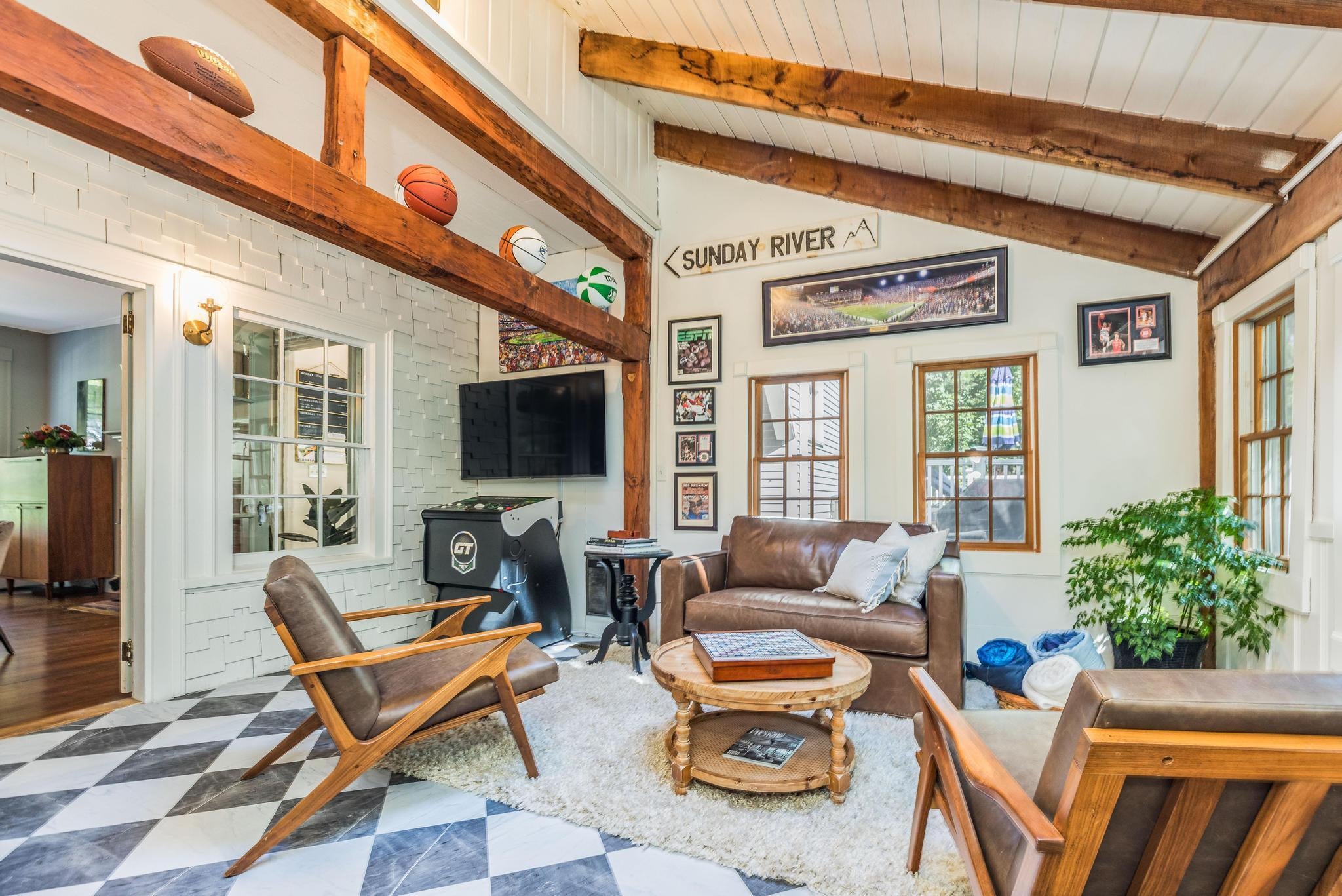 11 Sentry Hill Road