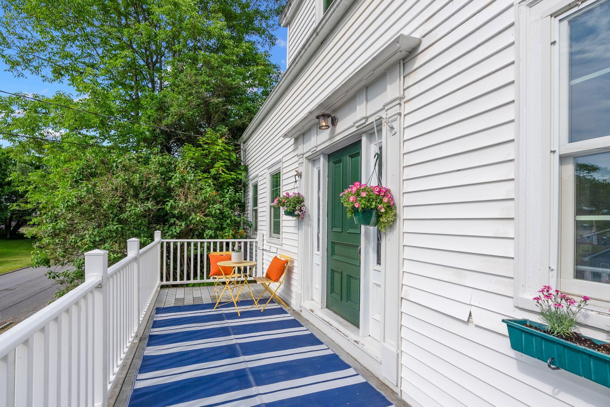 27 Pleasant Street