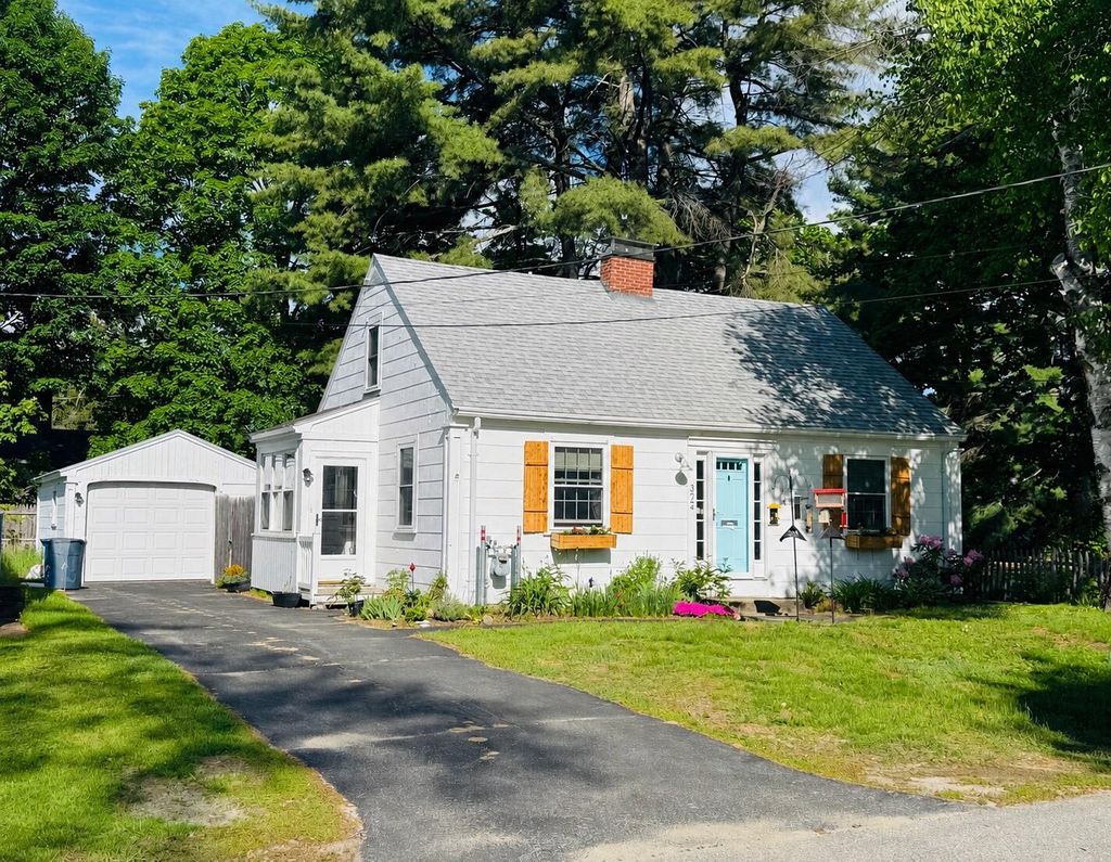 Photo of 32 Gillander Avenue, Auburn, ME 04210 (MLS # 1664492)