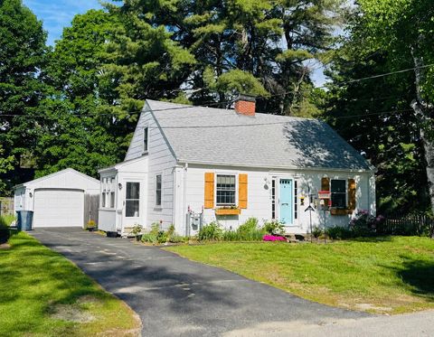 Photo of 32 Gillander Avenue, Auburn, ME 04210 (MLS # 1664492)