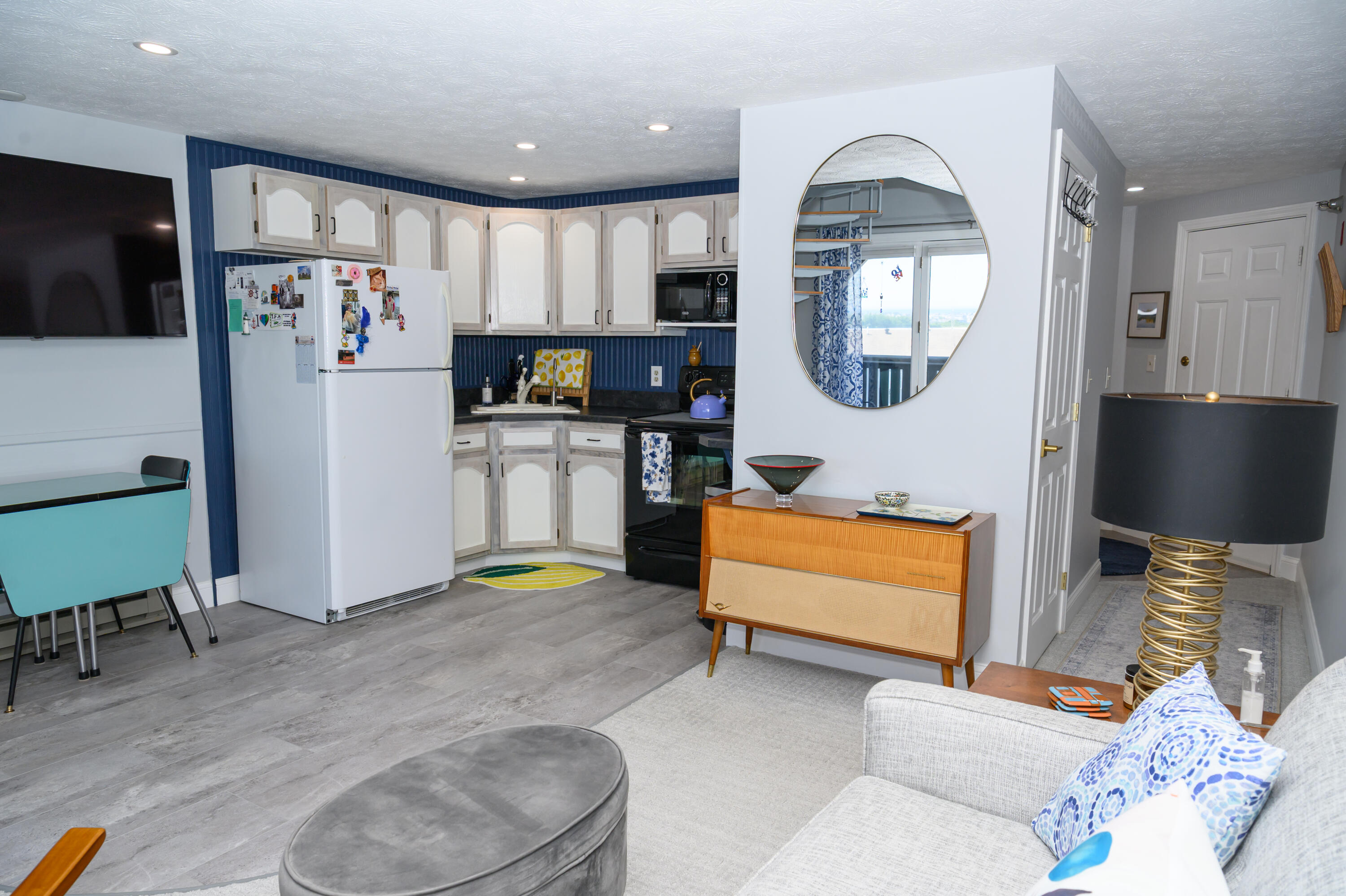 1801 Post Road 172