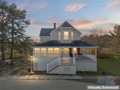 Photo of 17 Randall Avenue, Old Orchard Beach, ME 04064 (MLS # 1664913)