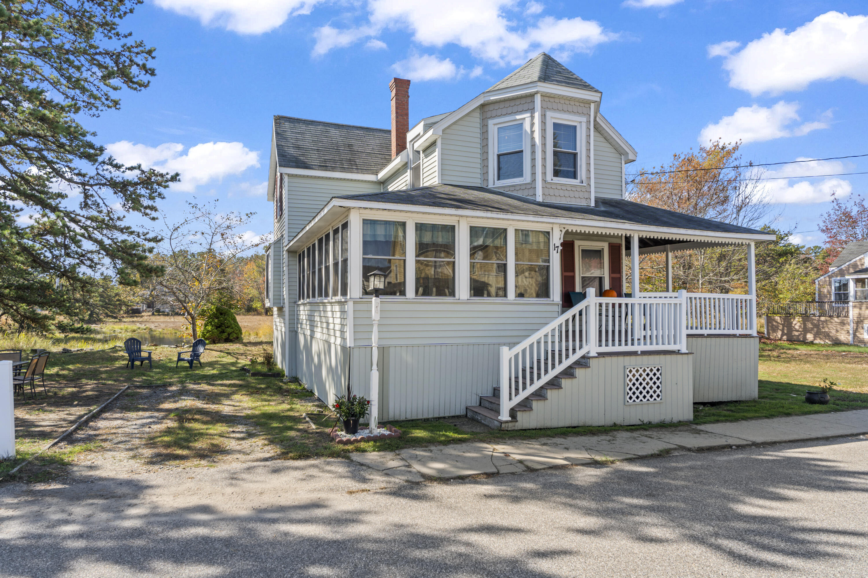 17 Randall Avenue