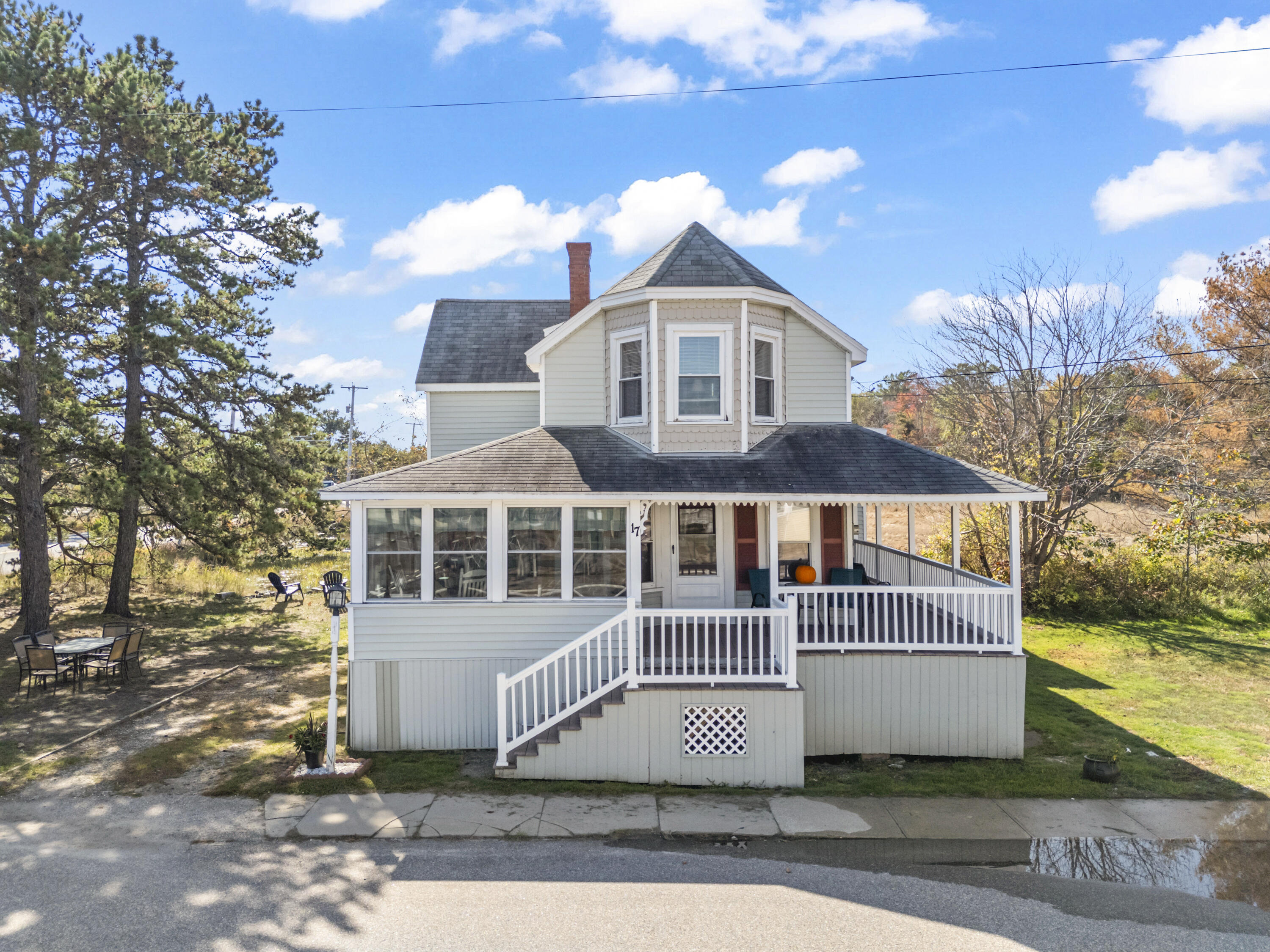 17 Randall Avenue