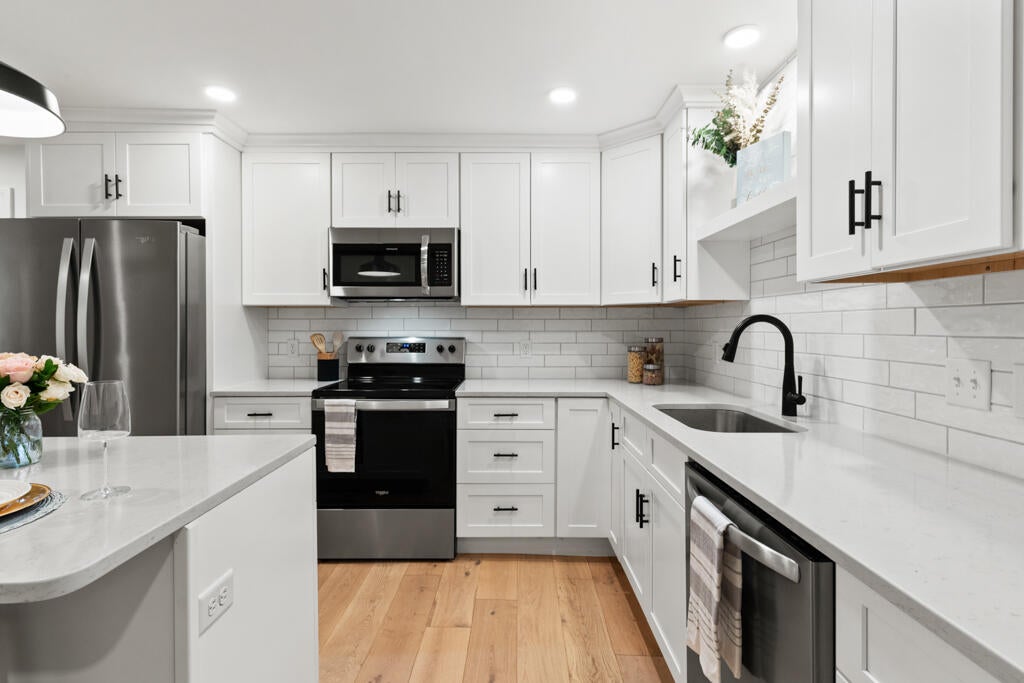 372 Main Street 203