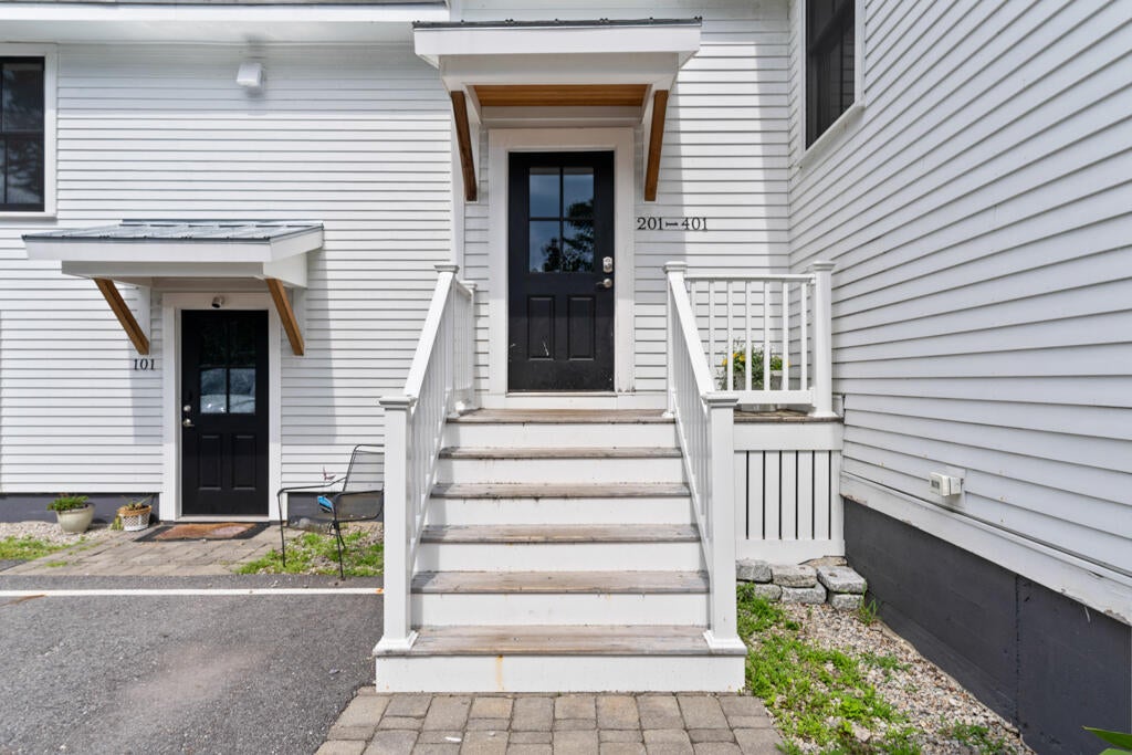 372 Main Street 203