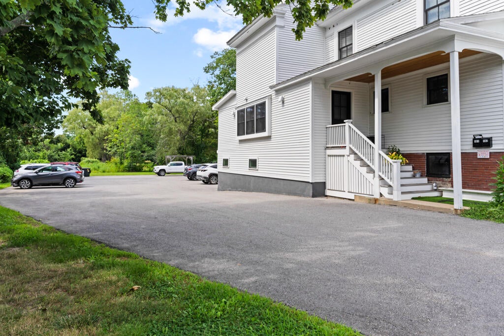 372 Main Street 203