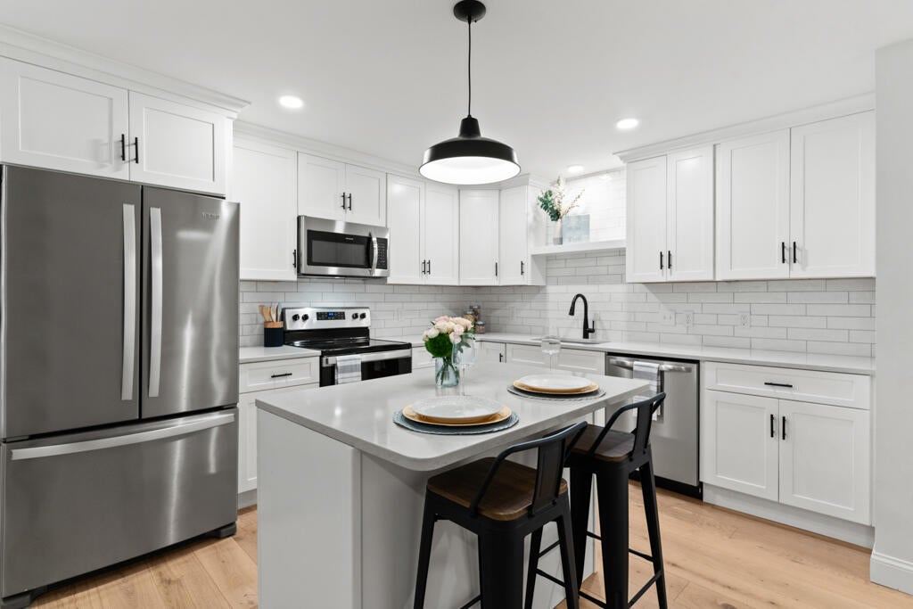 372 Main Street 203
