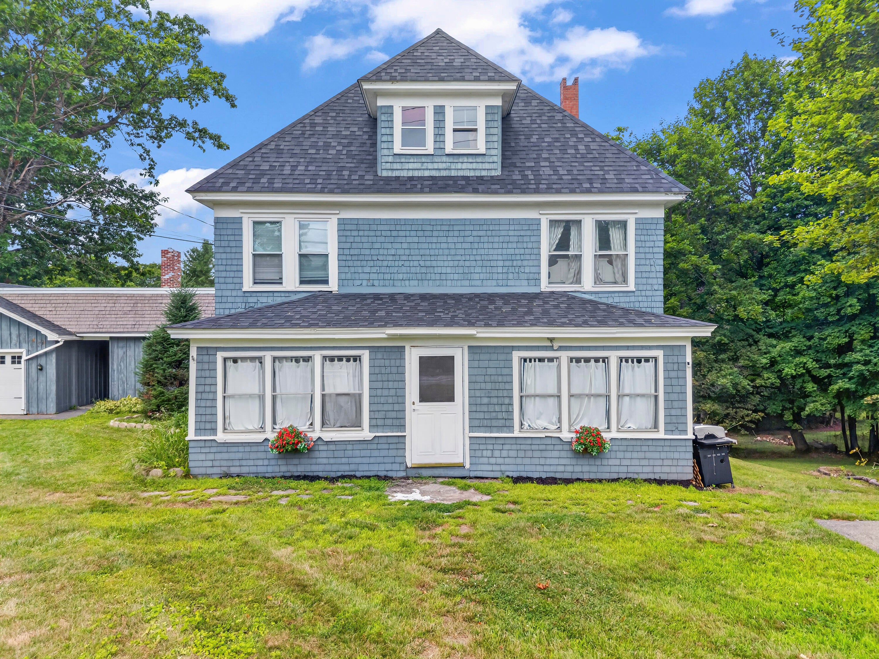 748 Riverside Drive