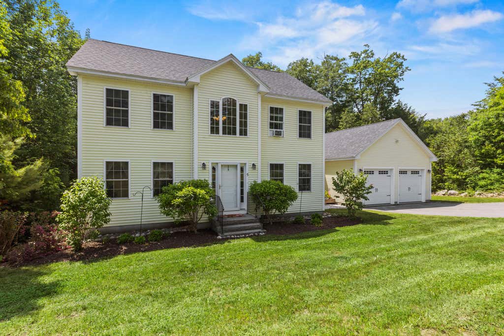 Photo of 5 Abby Road, Raymond, ME 04071 (MLS # 1667884)