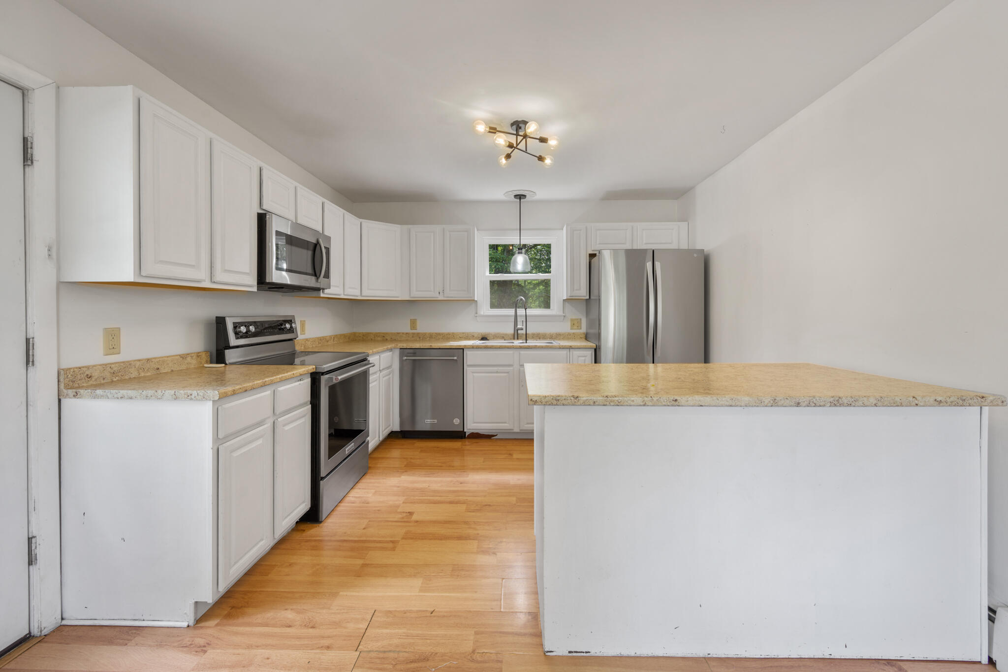 1392 Carmel Road N