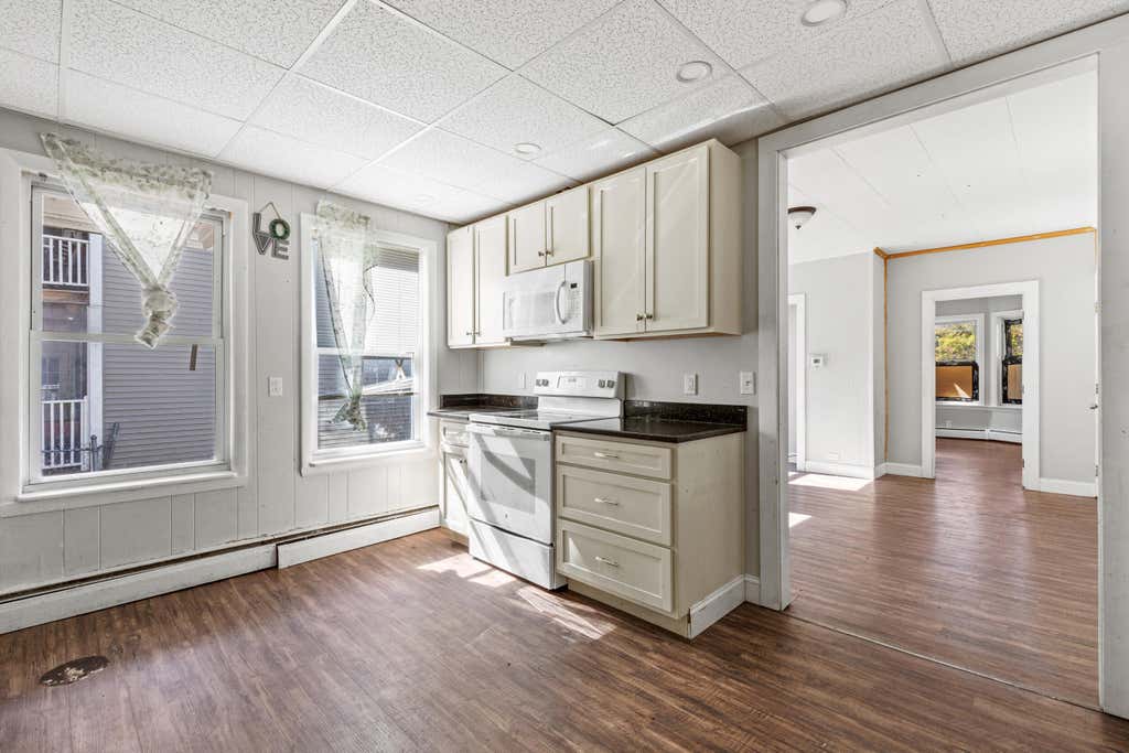 Photo of 174 Bartlett Street, Lewiston, ME 04240 (MLS # 1661151)