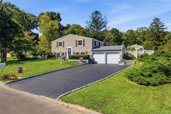 44 IVY LEAGUE LN, STONY BROOK, NY 11790 - Image 14cd973e99b6f05dff6d49d15e0c709d/714241879