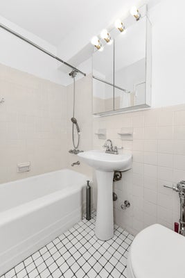 100-25 QUEENS BLVD, FOREST HILLS, NY 11375 - Image 27e4f5fea43fa9b44e65f5e4187a2a93/3476109464