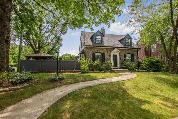 4 KNOX PL, STATEN ISLAND, NY 10314 - Image 53b19f9e7e1ef53dc42bfb6cfe39d978/2897678319