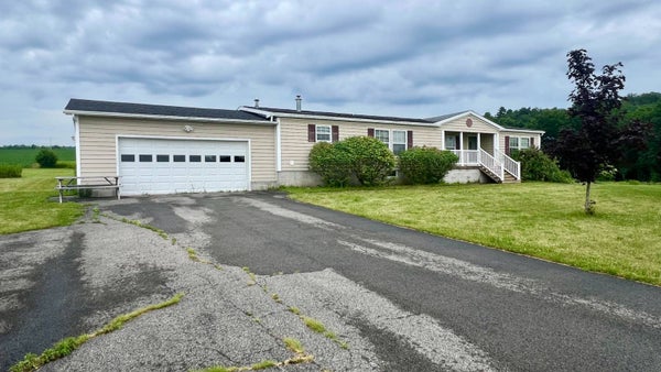 236 HOLLOW RD, AMSTERDAM, NY 12010 - Image 76cd08b00f0e01589d8e3051dc2dede2/3819954256