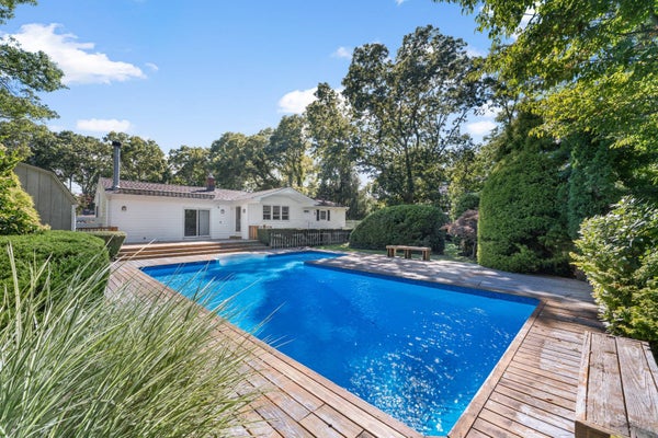 34 HOMEWOOD DR, HAMPTON BAYS, NY 11946 - Image 8d6faf174c92c08dcf030b1024f0b4e9/2232535574