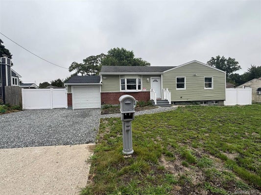 21 PINETOP DR, CENTRAL ISLIP, NY 11722 - Image a3b62dfdef0217578f6f6ca7ec257fee/3501931561