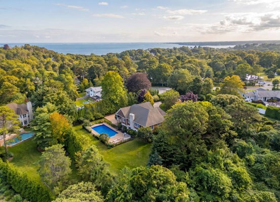 10 PECONIC VIEW CT, SOUTHAMPTON, NY 11968 - Image a6dc0b0bd4e1de4b487f09511386ee3a/571747716