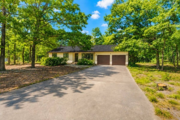 4 CRISTINA DR, MANORVILLE, NY 11949 - Image acafd2aeecc8647d37e21b187b60e5e4/2622979417