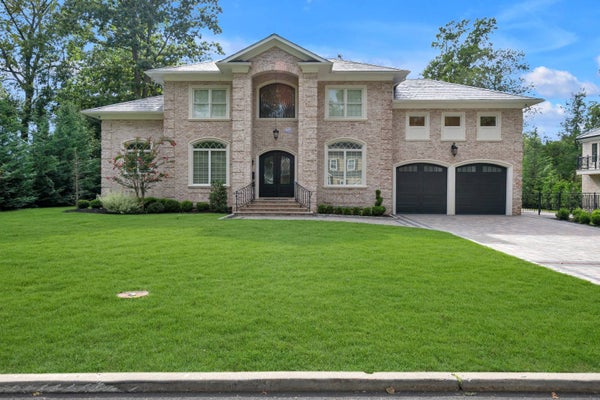 36 MEADOW WOODS RD, GREAT NECK, NY 11020 - Image b701013e3d84af0ffb68e989e6328af8/92752956