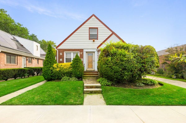 236-12 130TH AVE, ROSEDALE, NY 11422 - Image c2bda616d22fc96afbaf48f72f2b748e/3096555723