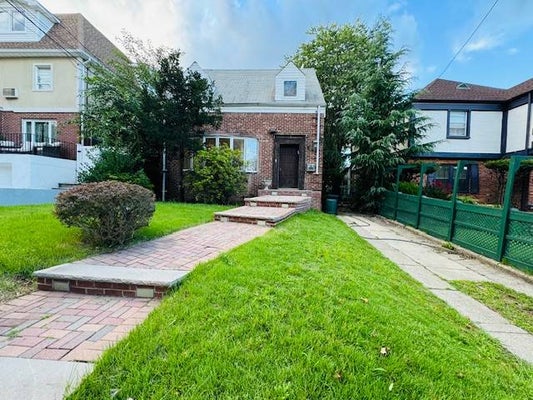 176-29 80TH DR, JAMAICA, NY 11432 - Image cee4e266c3571b541abf0e99bc177f3d/2686638397