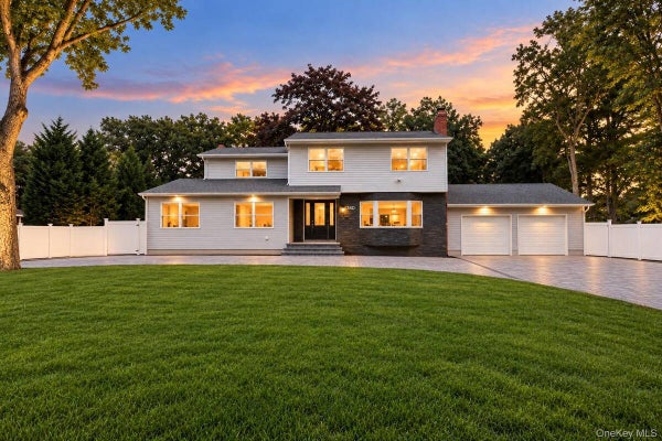 140 SEAMAN NECK RD, DIX HILLS, NY 11746 - Image eb2300a81aff221e4a8d6a0e916f8e37/3846891743