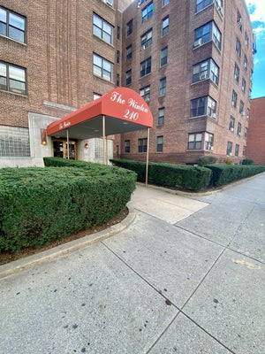256 MARTINE AVE # 6M, WHITE PLAINS, NY 10601 - Image ec130d2bdd87fda6463eab073fc1b776/3743946496