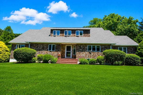 96 TUTHILLS LN, RIVERHEAD, NY 11901 - Image f65903fe2bb9af65e1dd32ccd5ba8b85/1164160811