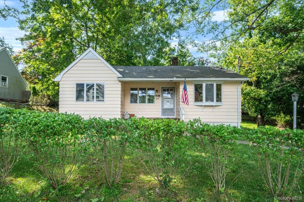 8 TRITON RD, ROCKY POINT, NY 11778 - Image fad73d0f8ee79e00a8b4d74788b2c56d/1887456416
